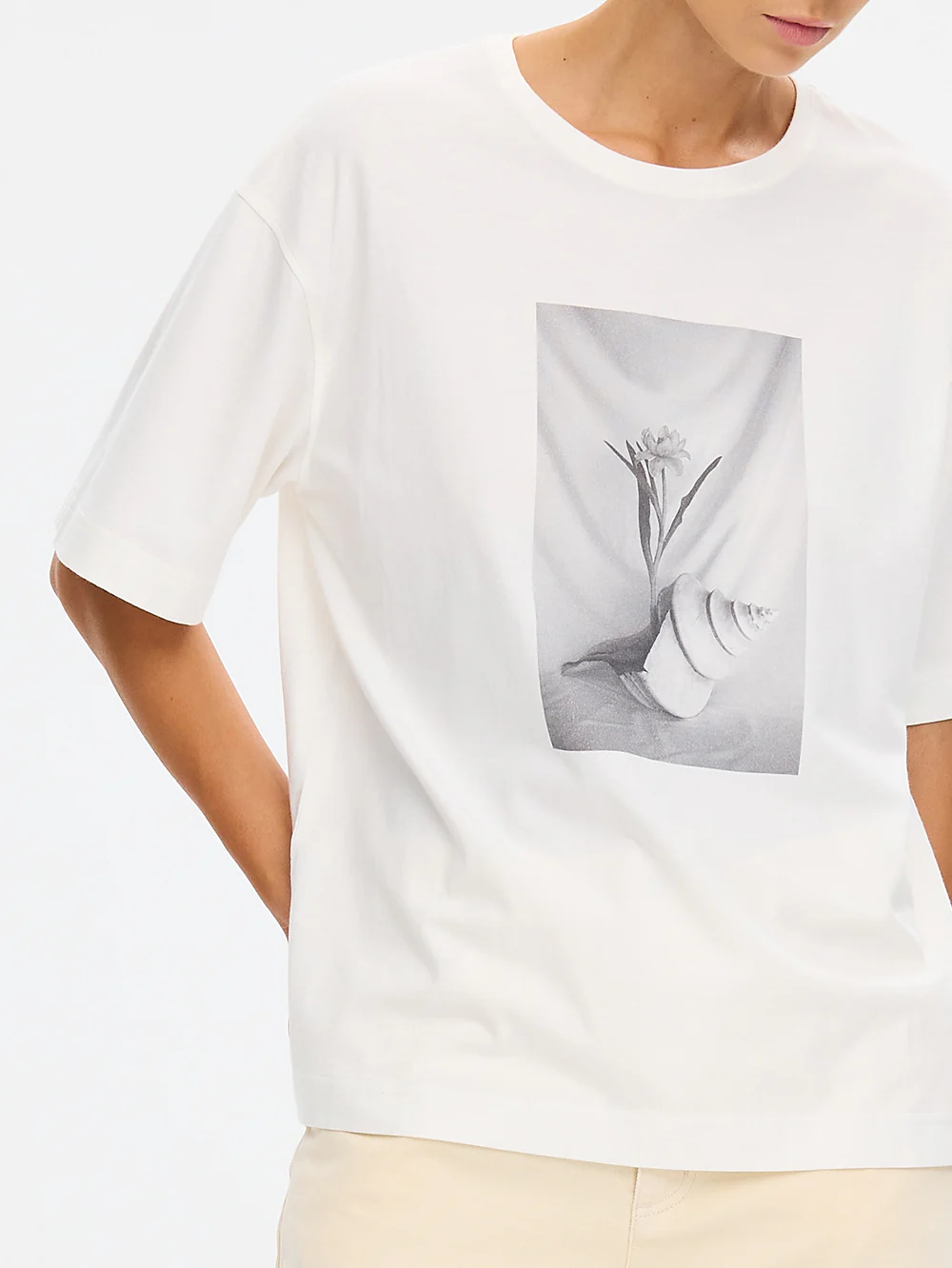 Mira Oversized Tee - Image 4
